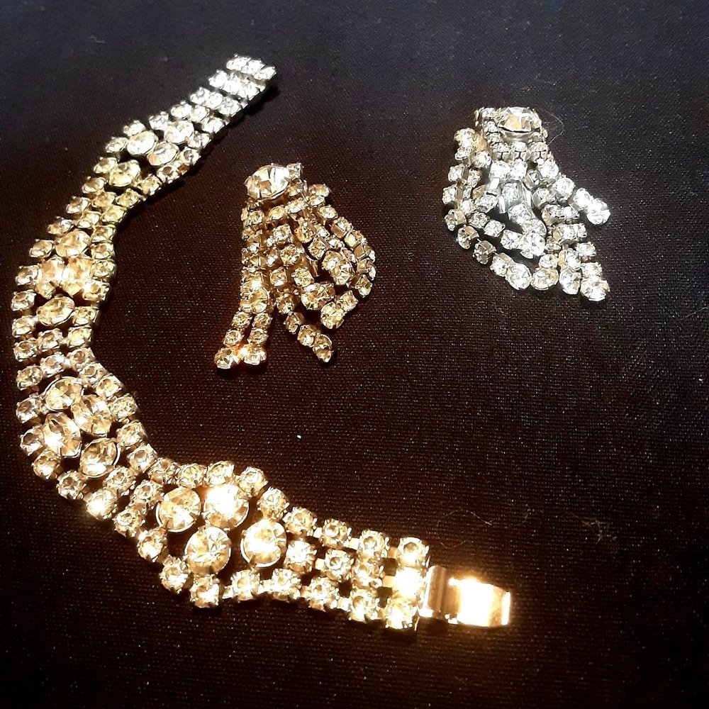 ****SOLD**** Vtg Kramer Bracelet & Waterfall earrings - Picture 2 of 13